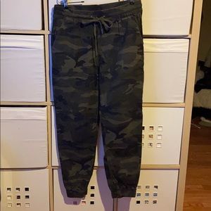 Camouflage Colored Size Large Pants